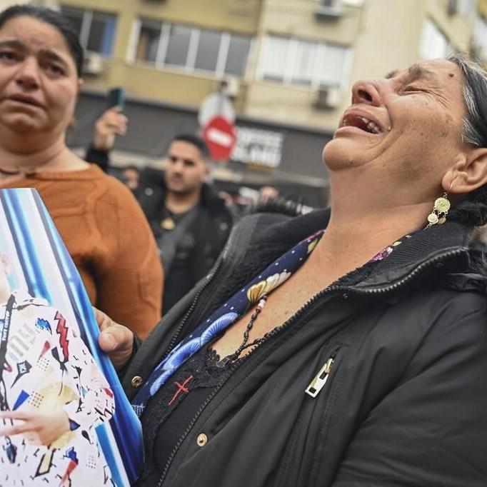 Greek Roma leaders urge calm after teen shot by police dies